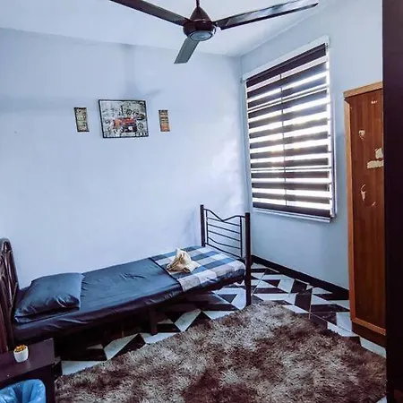 Homestay D'Lapang Near Klia Sepang Exterior photo